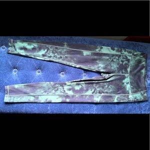 Victoria’ Secret essential pocket 7/8 legging size 4